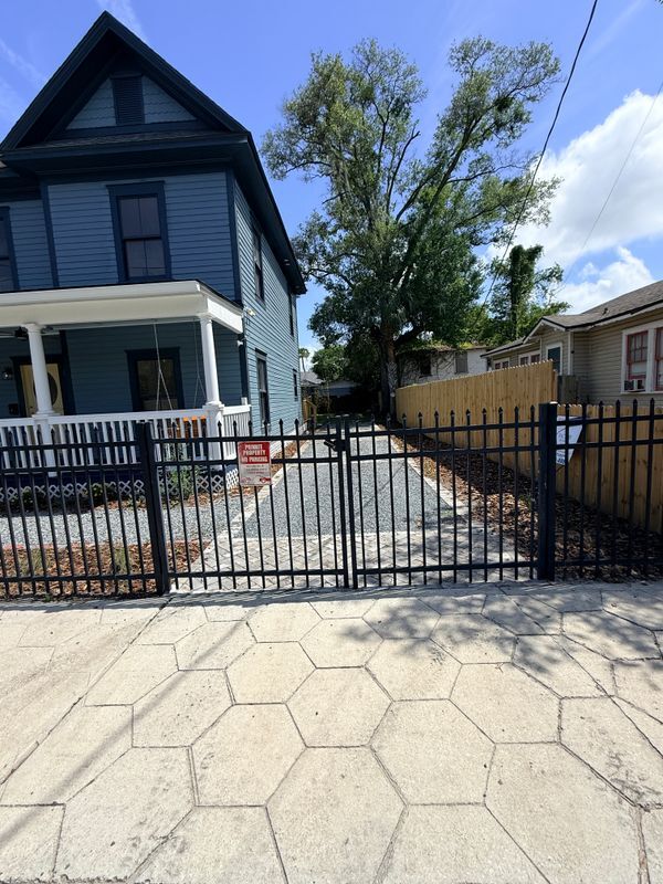 Photo - 30 W 12th St
