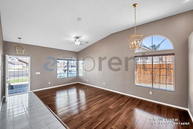 Photo - 27015 Hemingway Ct