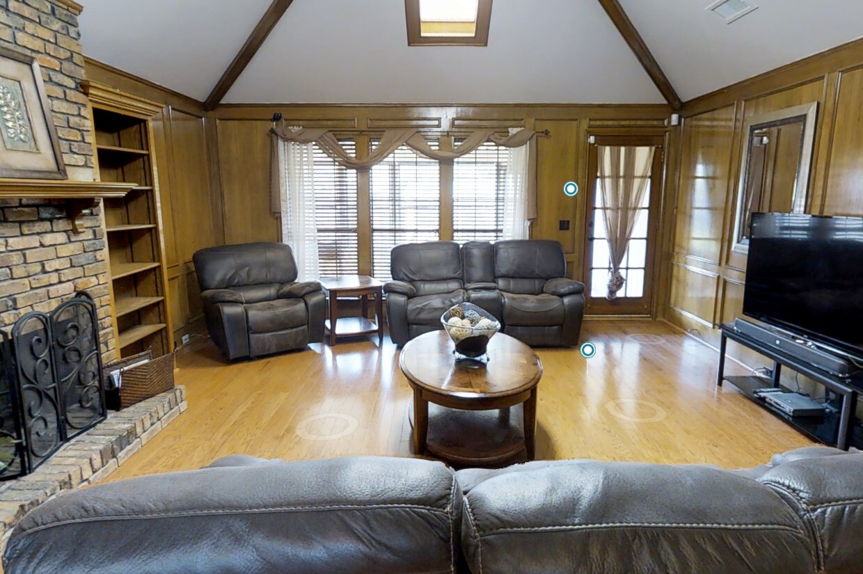 Photo - 1114 Sandy Creek Dr