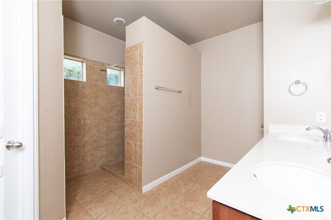 Photo - 245 Chering Dr