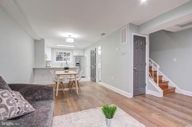 Photo - 1626 Kenwood Ave