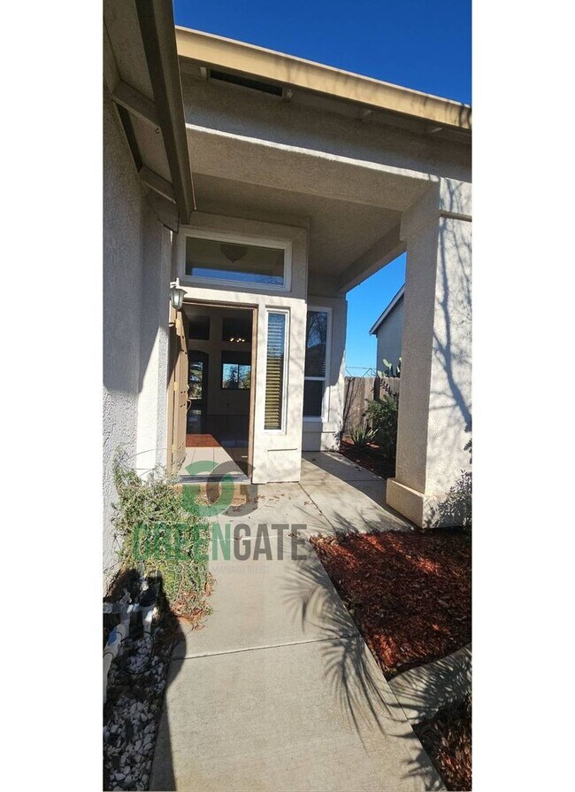Photo - Available Now! 3 Bedroom 2 Bath Spacious Home in Tracy!!