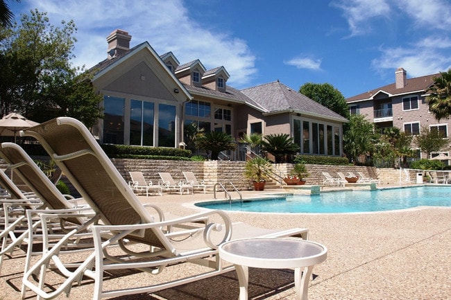 Building Photo - Renaissance at North Bend Rental