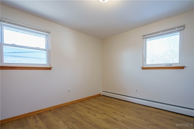 Building Photo - 185 Mead St