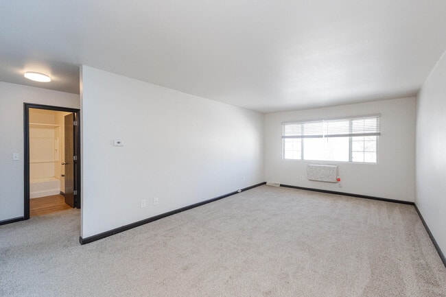 Photo - 723 Princeton Ct