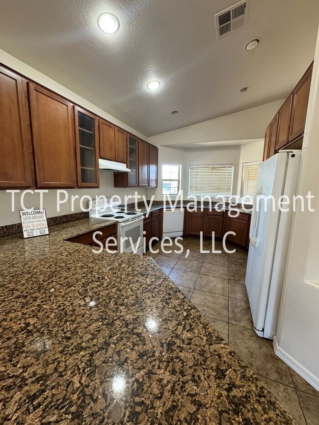 Photo - Great 4 Bedroom Home In Montecito Estates!