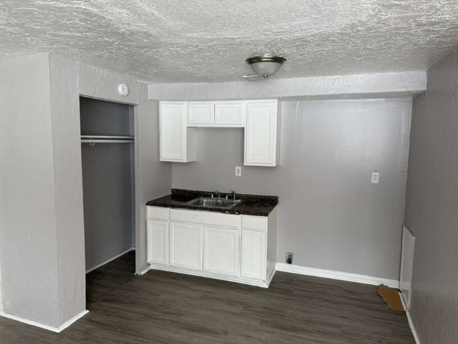 Photo - 15112 Euclid Ave Unidad 206