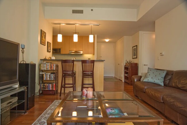 Building Photo - 505 Greenwich St Rental