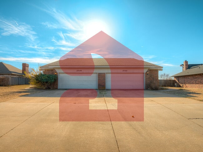 Building Photo - 2708 Silvertree Dr