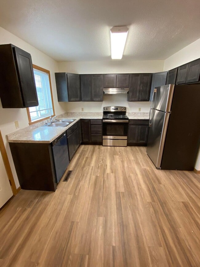 Fargo, ND Sheyenne Terrace | Kitchen