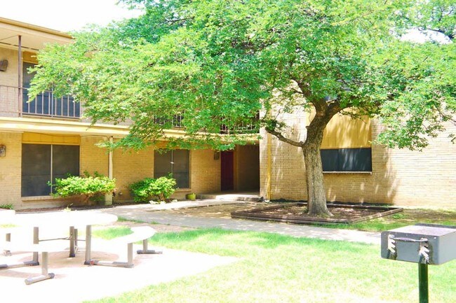 Photo - Demasiado Apartments