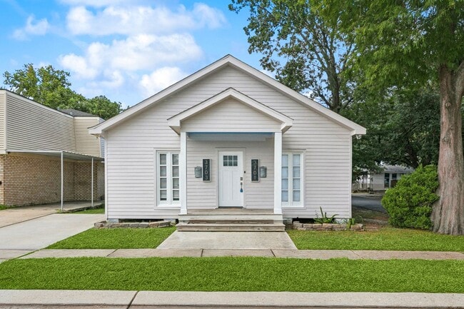 Building Photo - 3701 Derbigny St Unit 3703 Rental