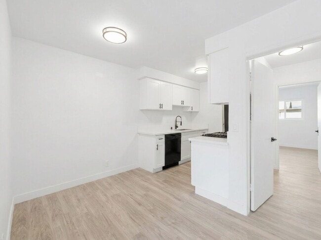 Photo - 6828 Fulton Ave Unidad 5