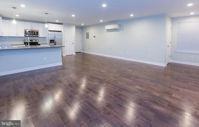 Building Photo - 1228-32 W College Ave Rental