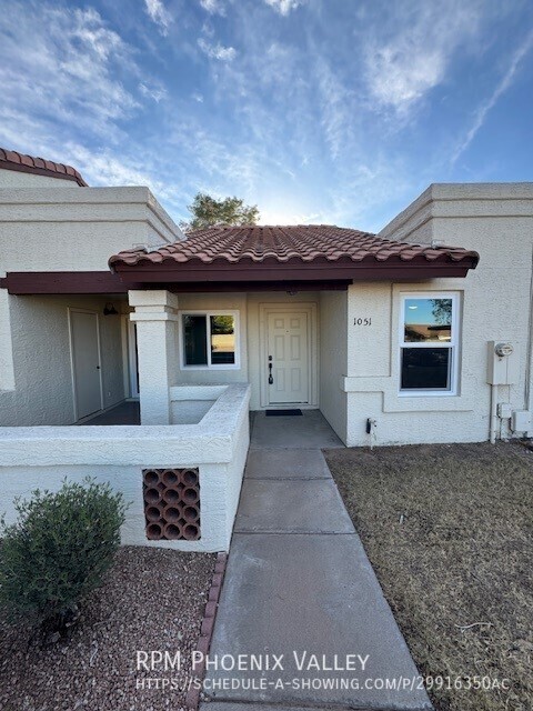 Updated 2 bed / 2 bath Townhome in Mesa wi... - Updated 2 bed / 2 bath Townhome in Mesa wi... Unit 1051