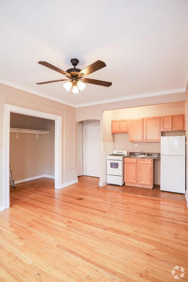 Building Photo - 3353 W Eastwood Ave Unit #14 Rental