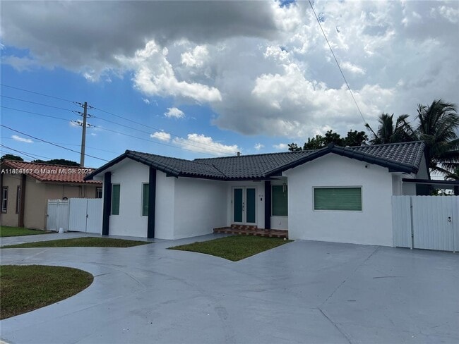 Photo - 590 E 52nd St Casa