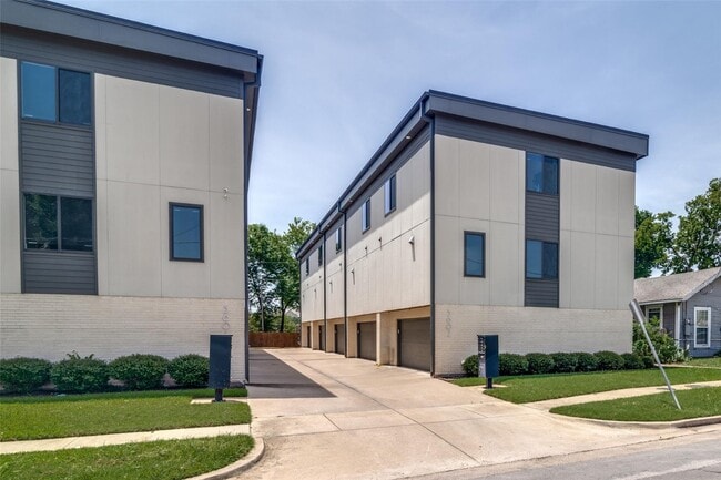 Photo - Prime Lower Greenville location with an open floorplan!