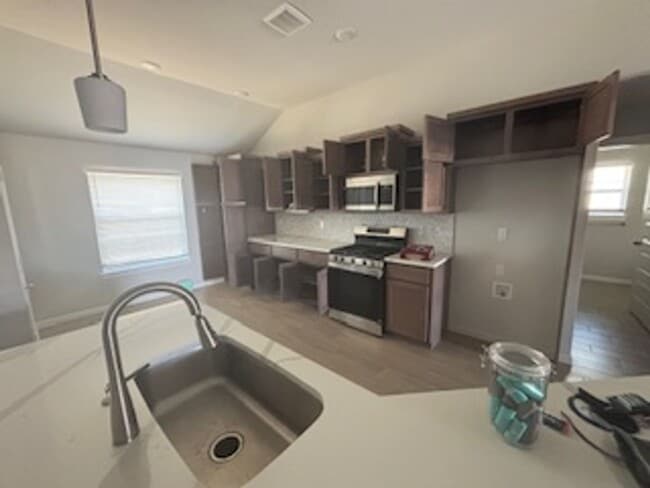 Building Photo - 4006 Lynford Ln
