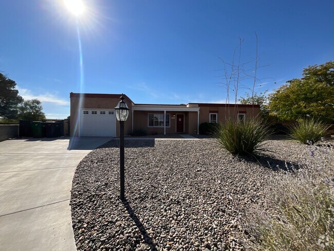 Building Photo - 3 Bedroom Single Story Home Available Near...