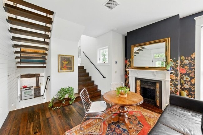 Photo - 813 1/2 E 13th St