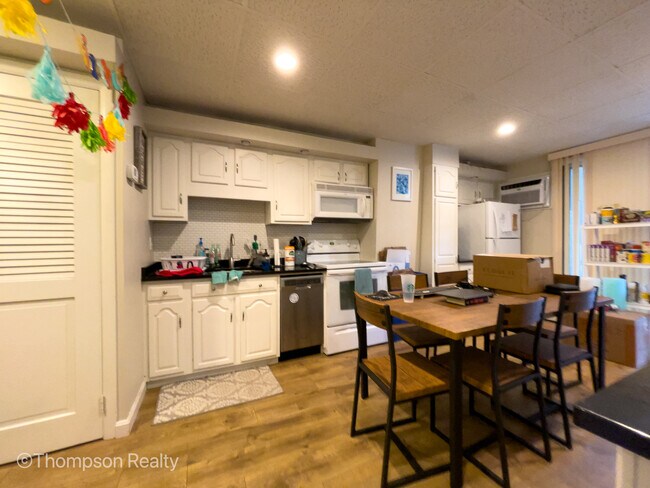 Photo - 170 Chelsea St Unidad 2