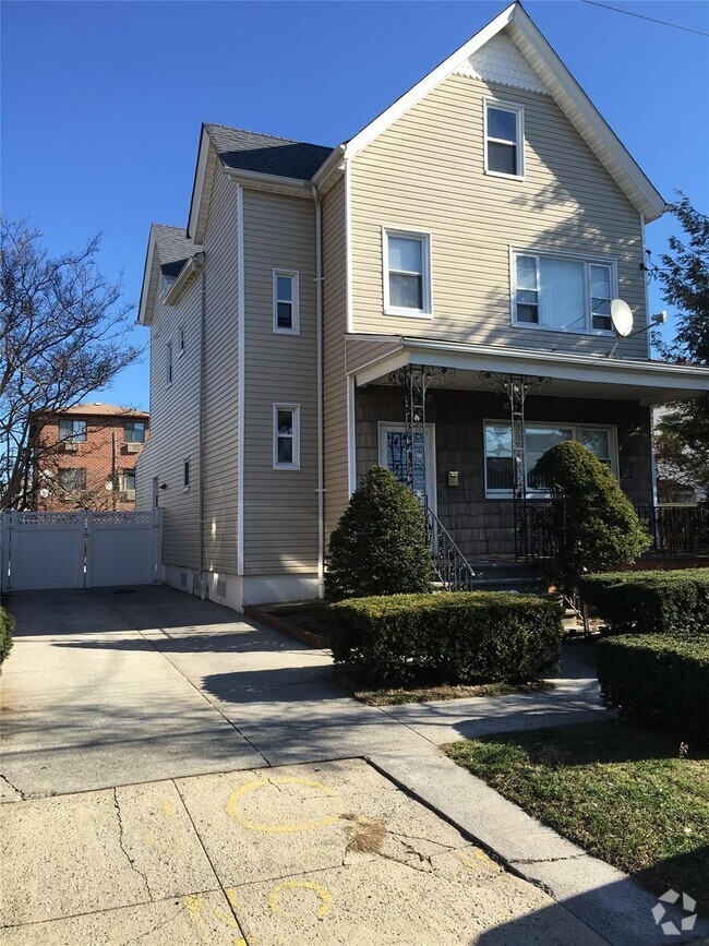 Building Photo - 101-13 97th St Unit 2 Rental