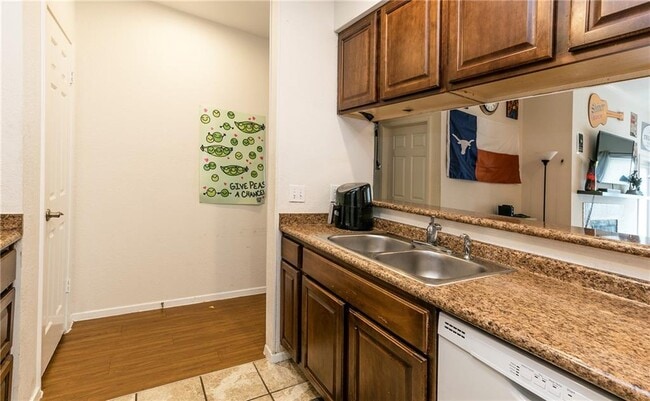 Photo - 807 W 25th St Unit 211