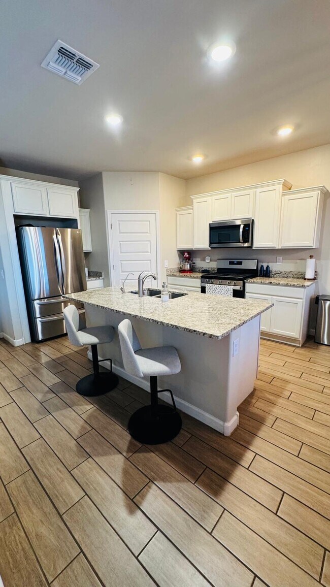 Photo - 477 W Aberdeen Pl