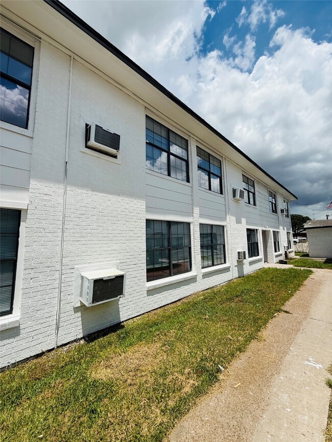 Photo - 1125 Ann St Unit 13