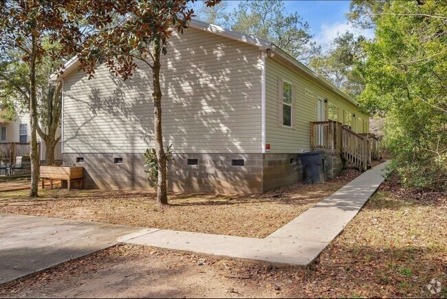 Building Photo - 2243 S Meridian St Rental