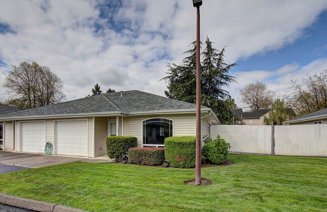 Photo - Beautiful Updated 2BR/2BA in 55+ Fisher Landing Community – Available Now! Unidad G12