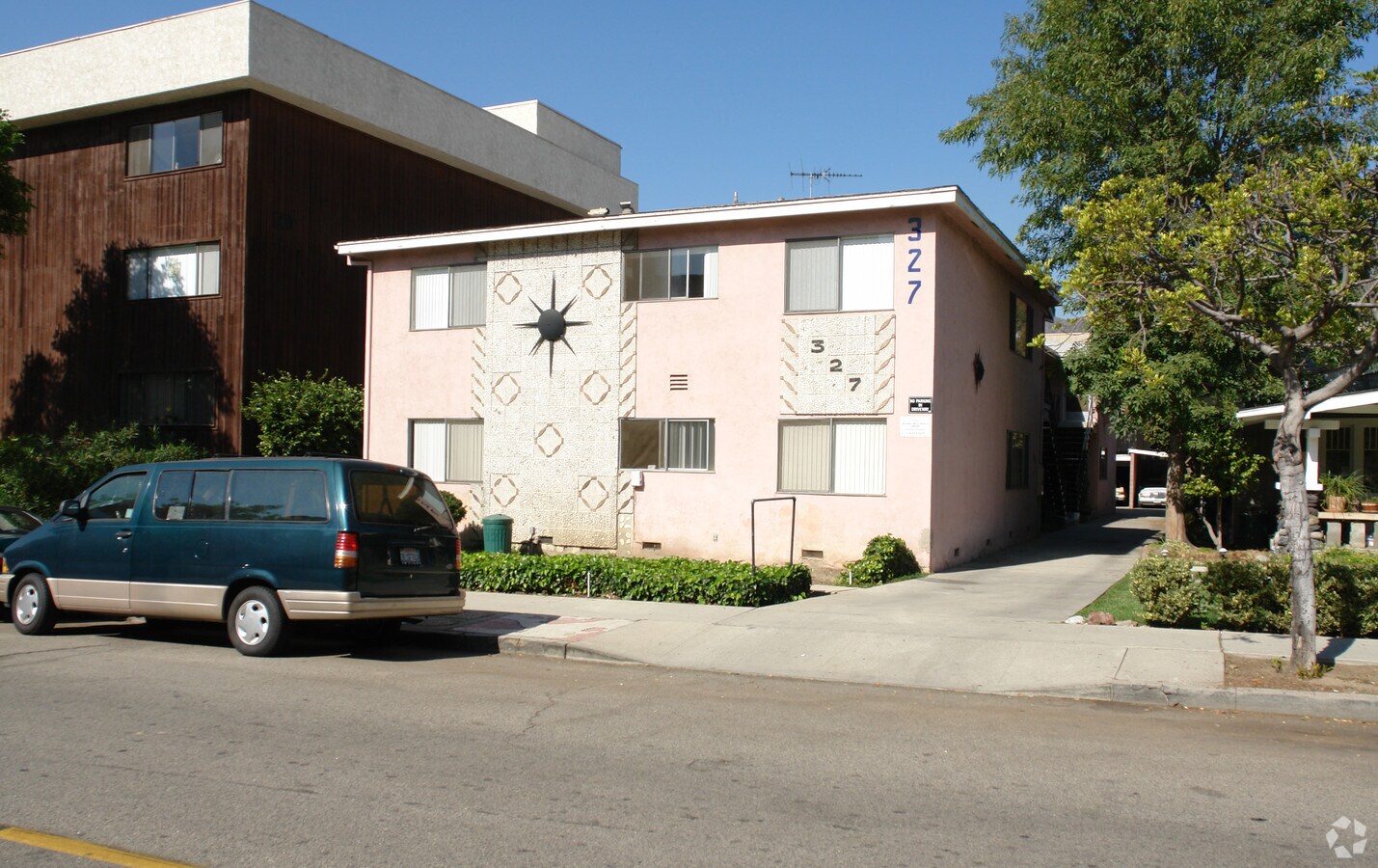 Photo - 327 Burchett St