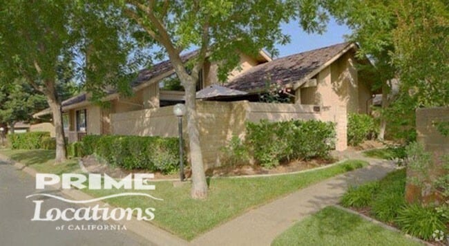 Building Photo - Prestigious Gold River home in gated commu...