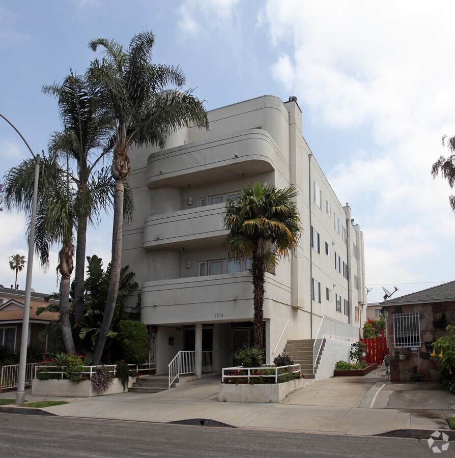 Photo - 1714 Barry Ave Apartments