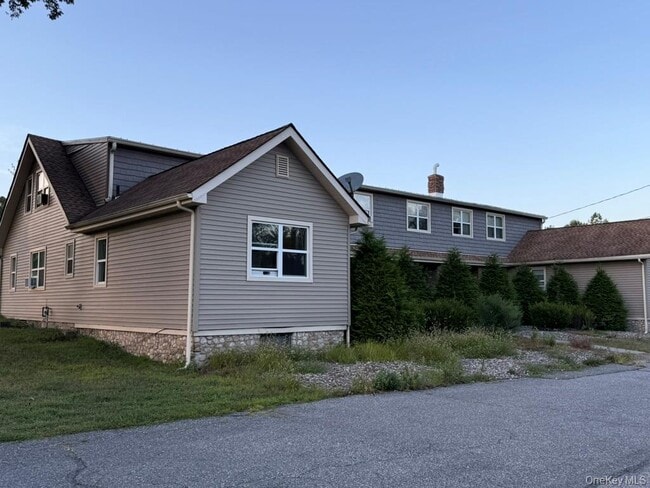 Photo - 881 Burlingham Rd Unit 1