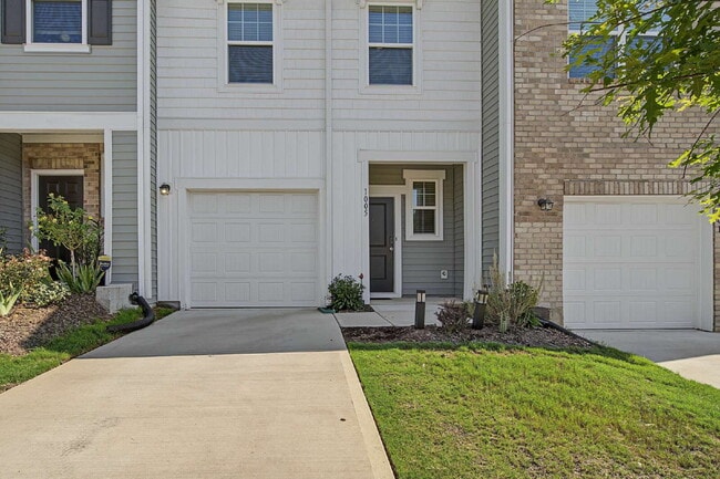 Photo - Furnished 3-Bed Townhouse in Durham