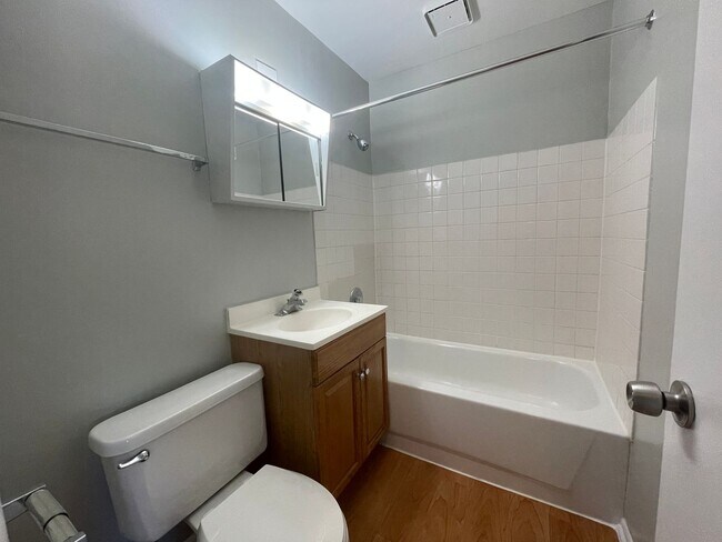 Photo - 4547 N Dover St Unit 2H