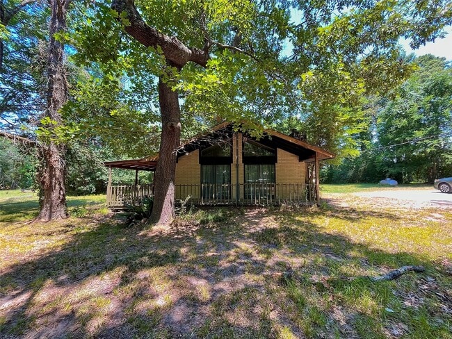 Building Photo - 20 Pine Ave