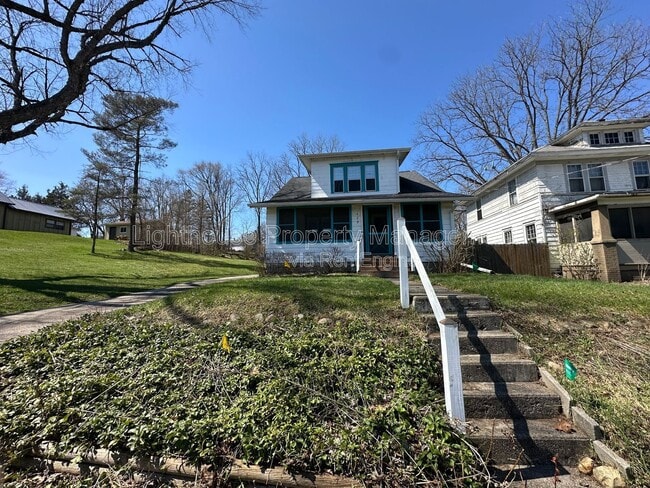 Photo - 449 24th St N