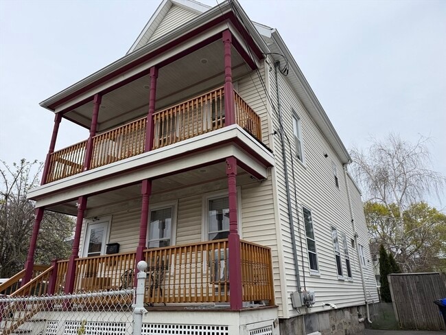 Building Photo - 12 Wentworth St Unit 1