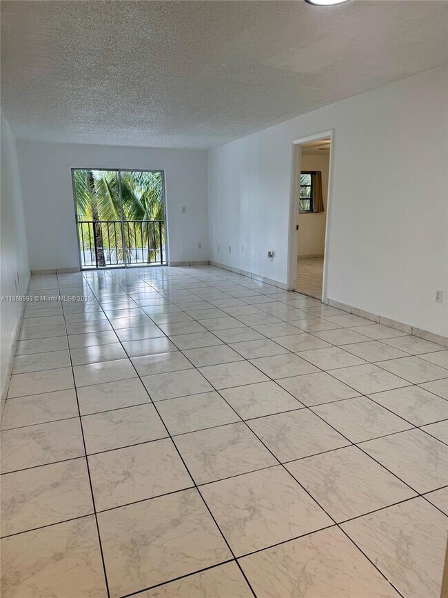 Photo - 1900 Meridian Ave Unidad 301