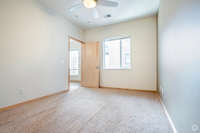 1BR, 1BA - 795SF - Bedroom