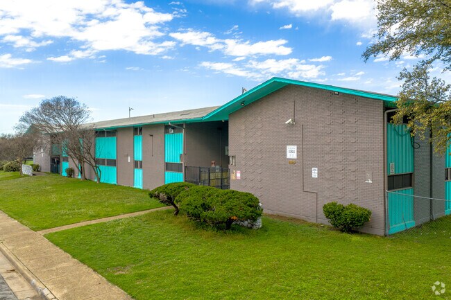 Building Photo - Landmark Apartments