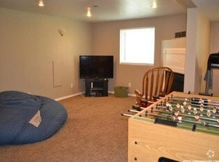 Building Photo - 2234 Deer Run Dr Unit Basement Apartment