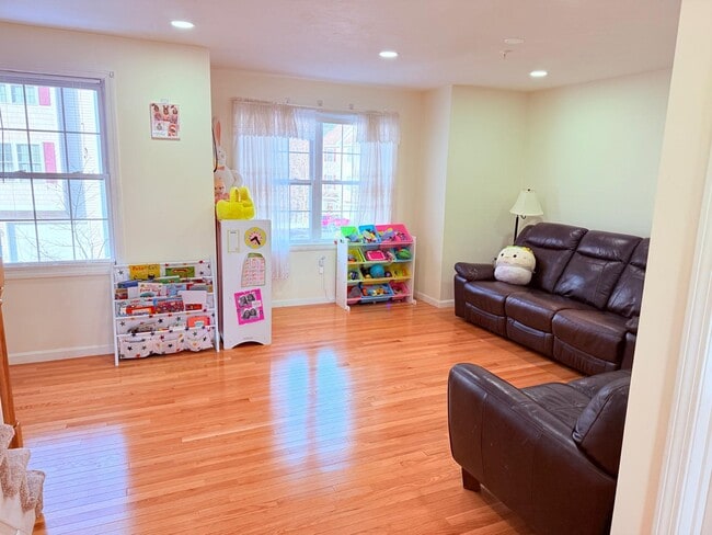 Photo - 140 Stedman St