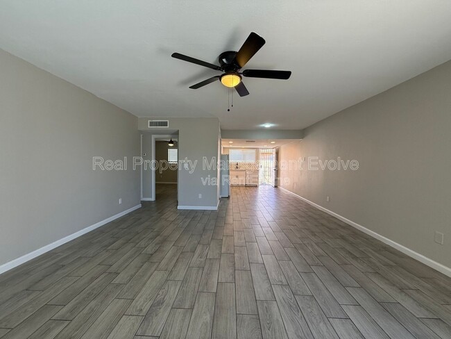 Photo - 3302 W Loma Ln Unit 3