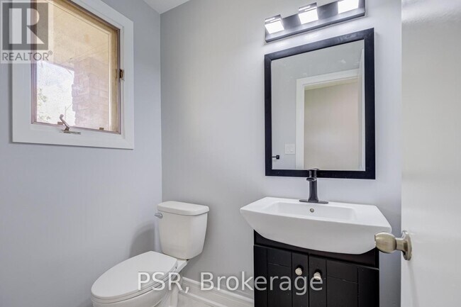 Photo - 166 Adele Crescent