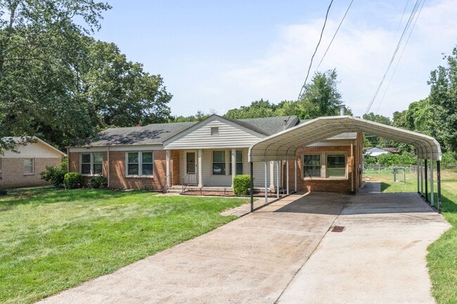 Photo - 3711 Glendale Ln NW