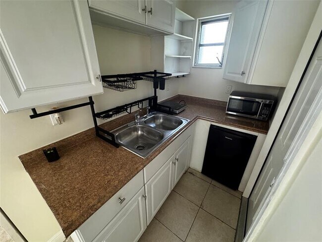 Photo - 5050 NE 15th Ave Unit 5052B